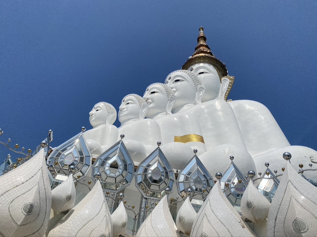 Image of the White Buddha in Petchabun.