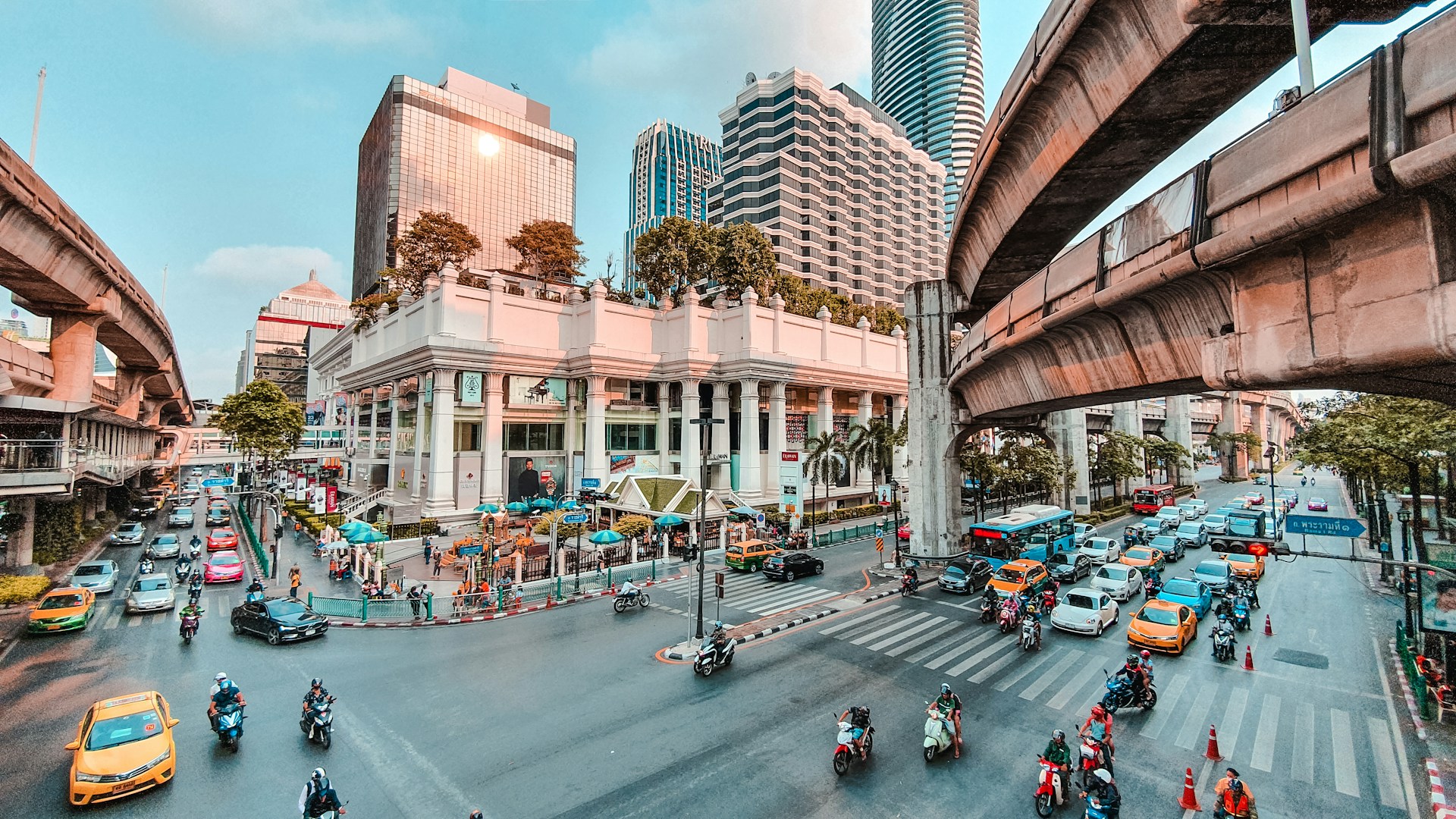 Pic of a busy intersection in Bangkok.